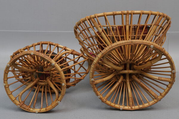 Fauteuil avec tabouret en bambou recouvert d'un coussin en tissus de Suède de 1960s