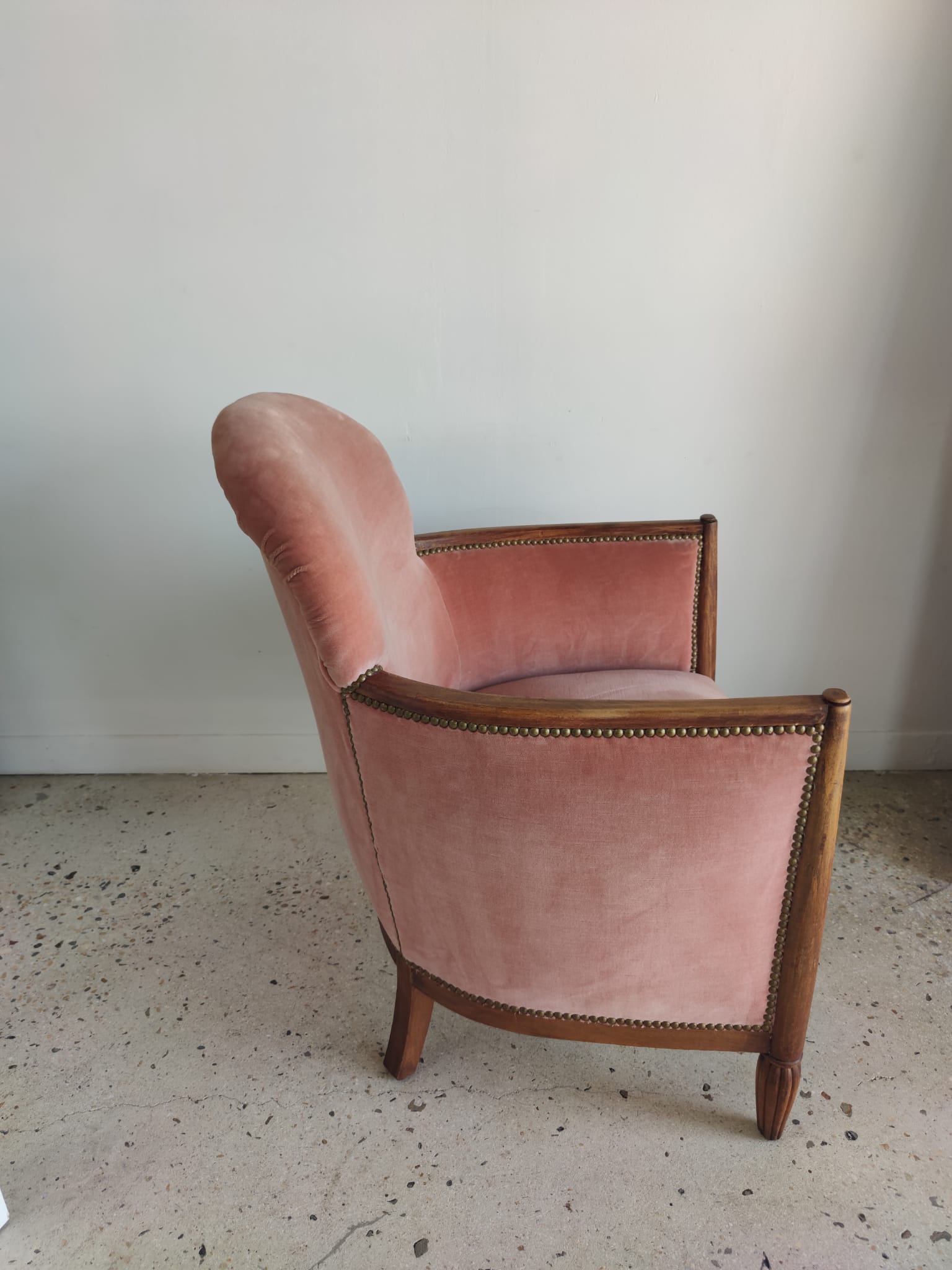 Armchair art deco pink velvet trim