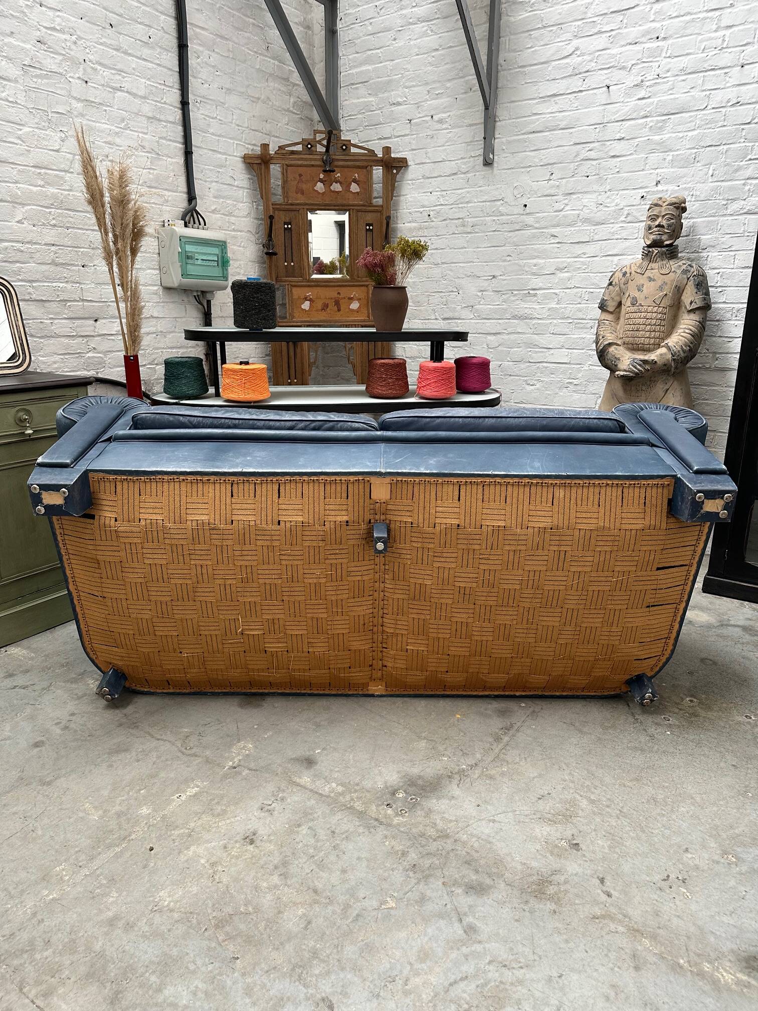 Canapé chesterfield en cuir bleu