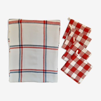 Tablecloth and towels