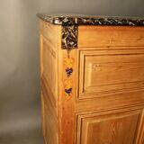 Counter bank with grape decoration