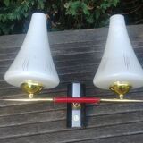 Vintage wall light from the 40s/50s with its two glass sconces on a brass support