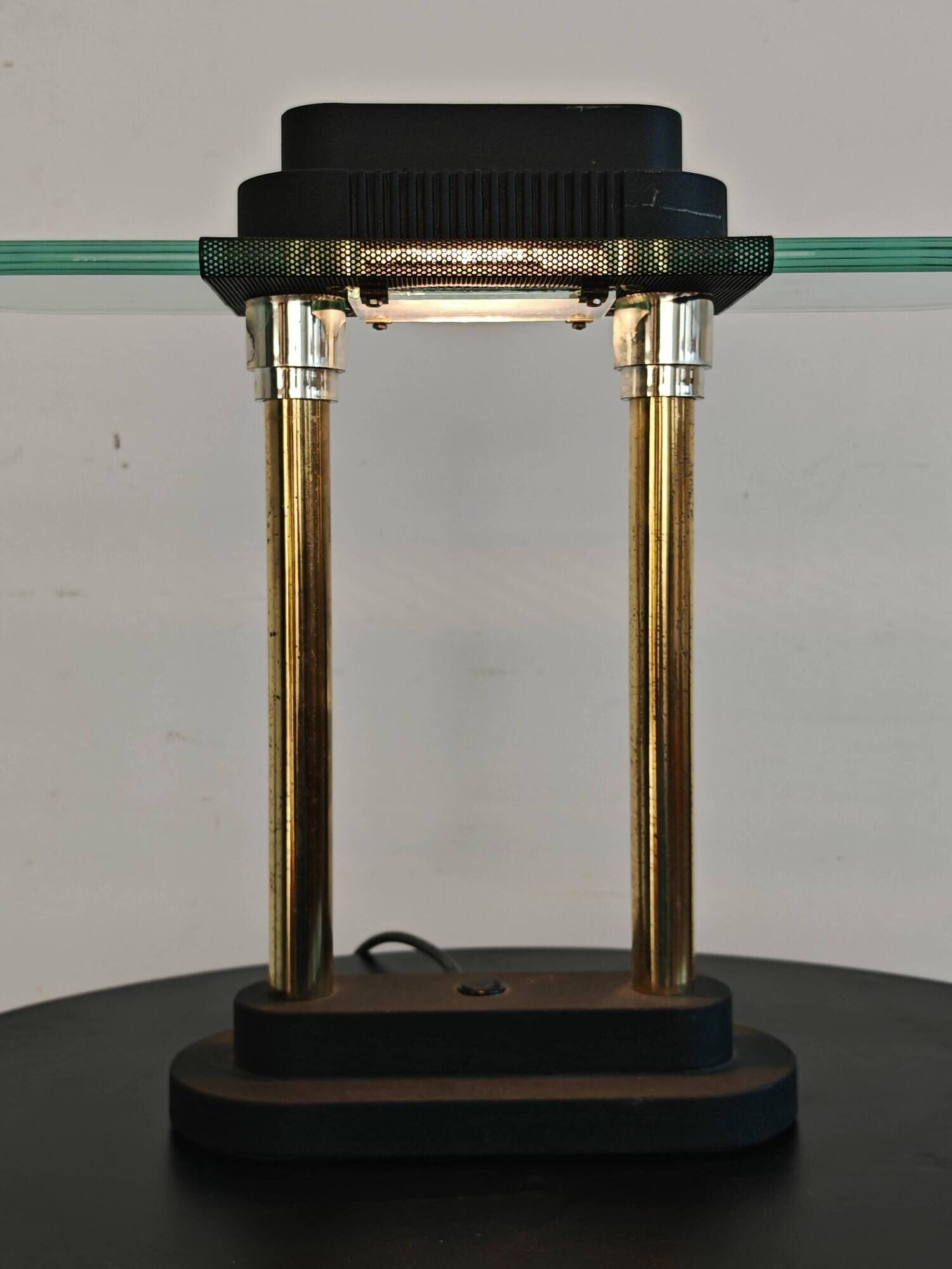 Paire de lampes de banquier style Memphis attribuées à Robert Sonneman 1980s