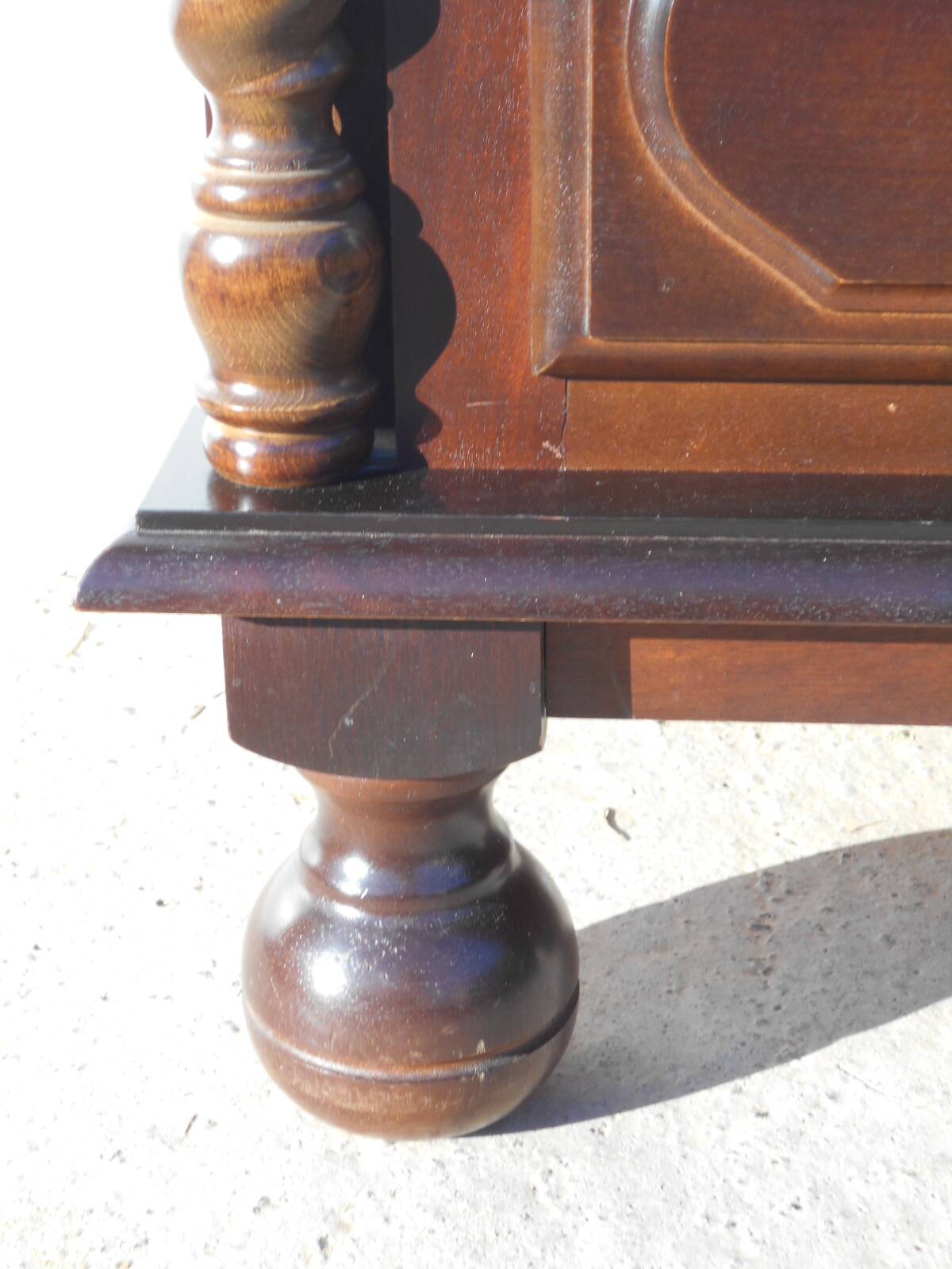 Commode 3 tiroirs de style Louis XIII