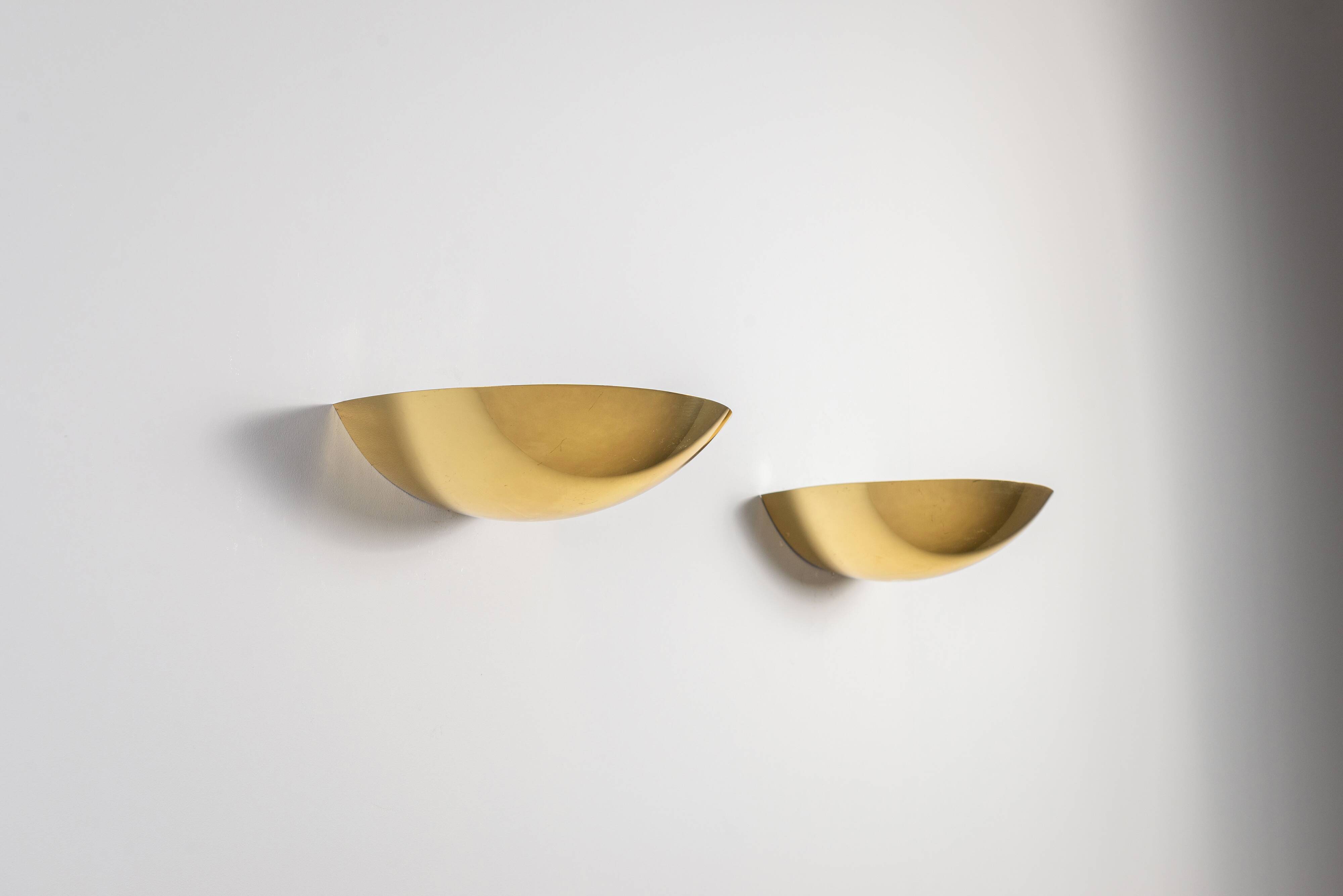 Pair of J.T. Kalmar model 8029 uplighters