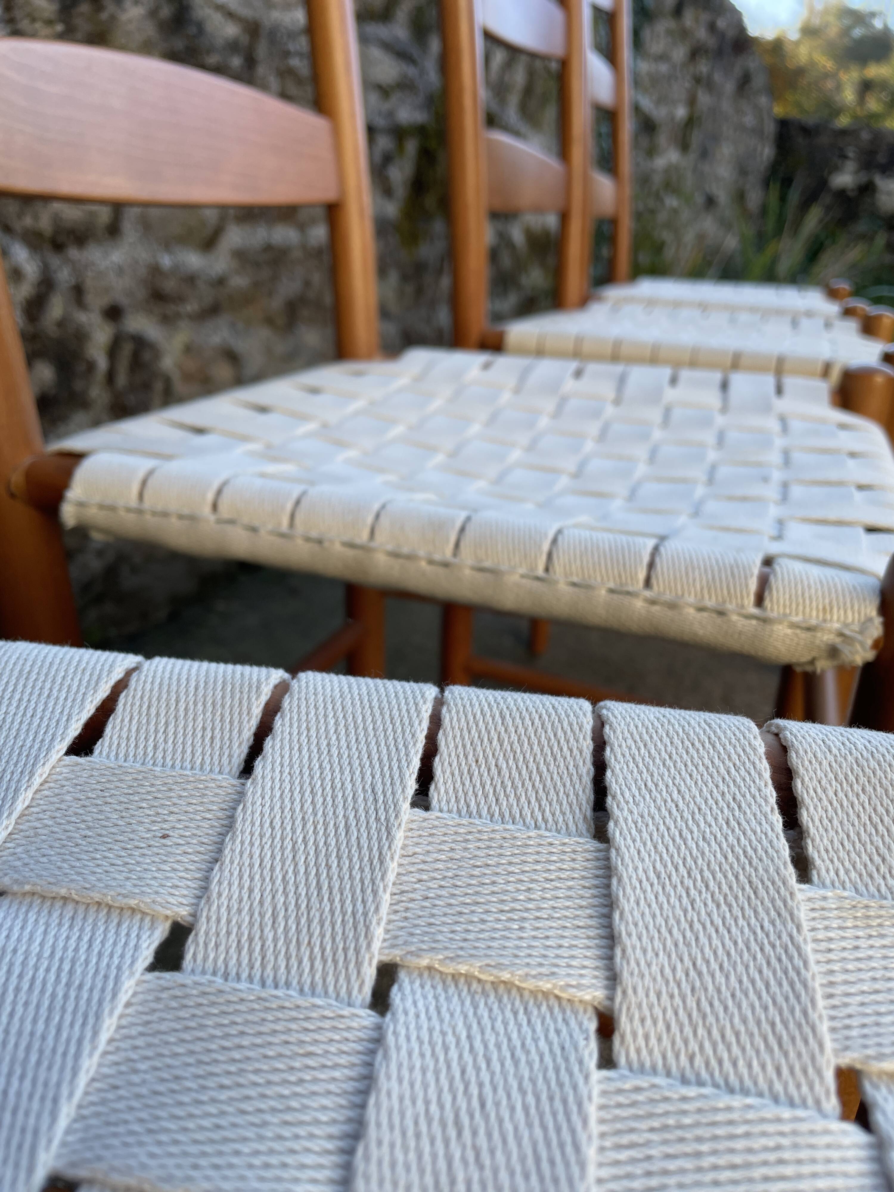 Set de 4 chaises dossier échelonné et assise tissée en coton blanc