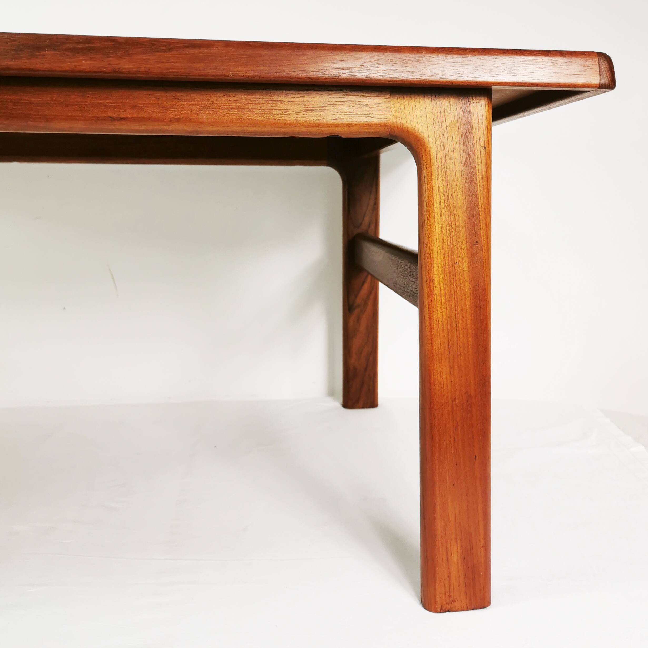 Coffee table - Mid Century bench, teak, Denmark, 1970s.