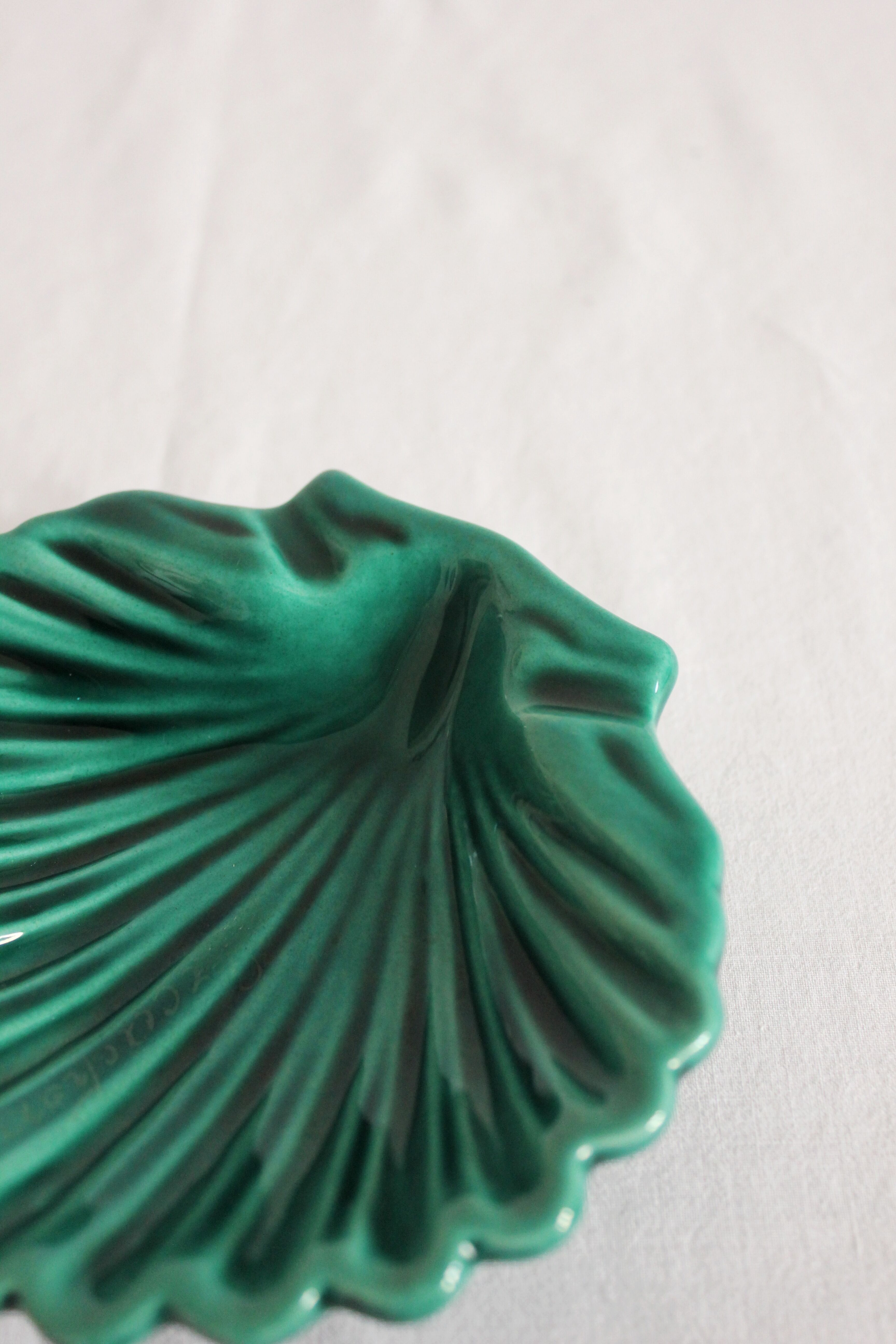 Vintage slurry shell ashtray