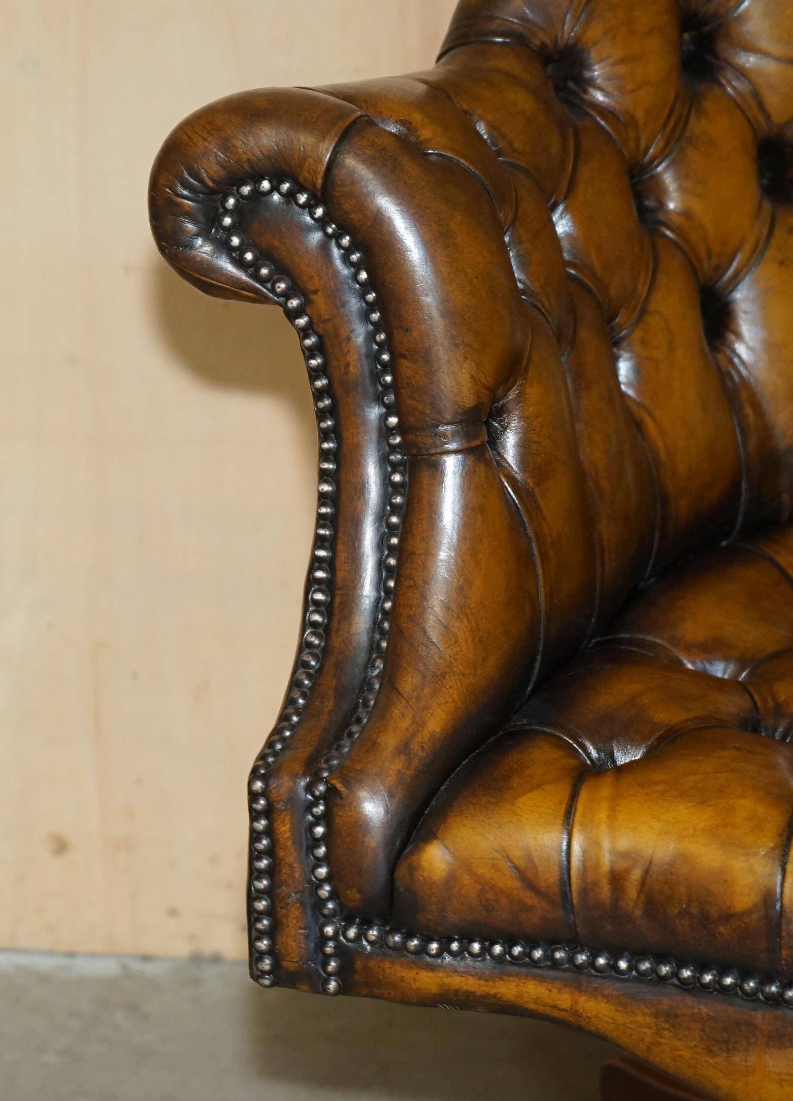 Fauteuil Chesterfield directeur ou capitaine Art Déco en cuir restauré