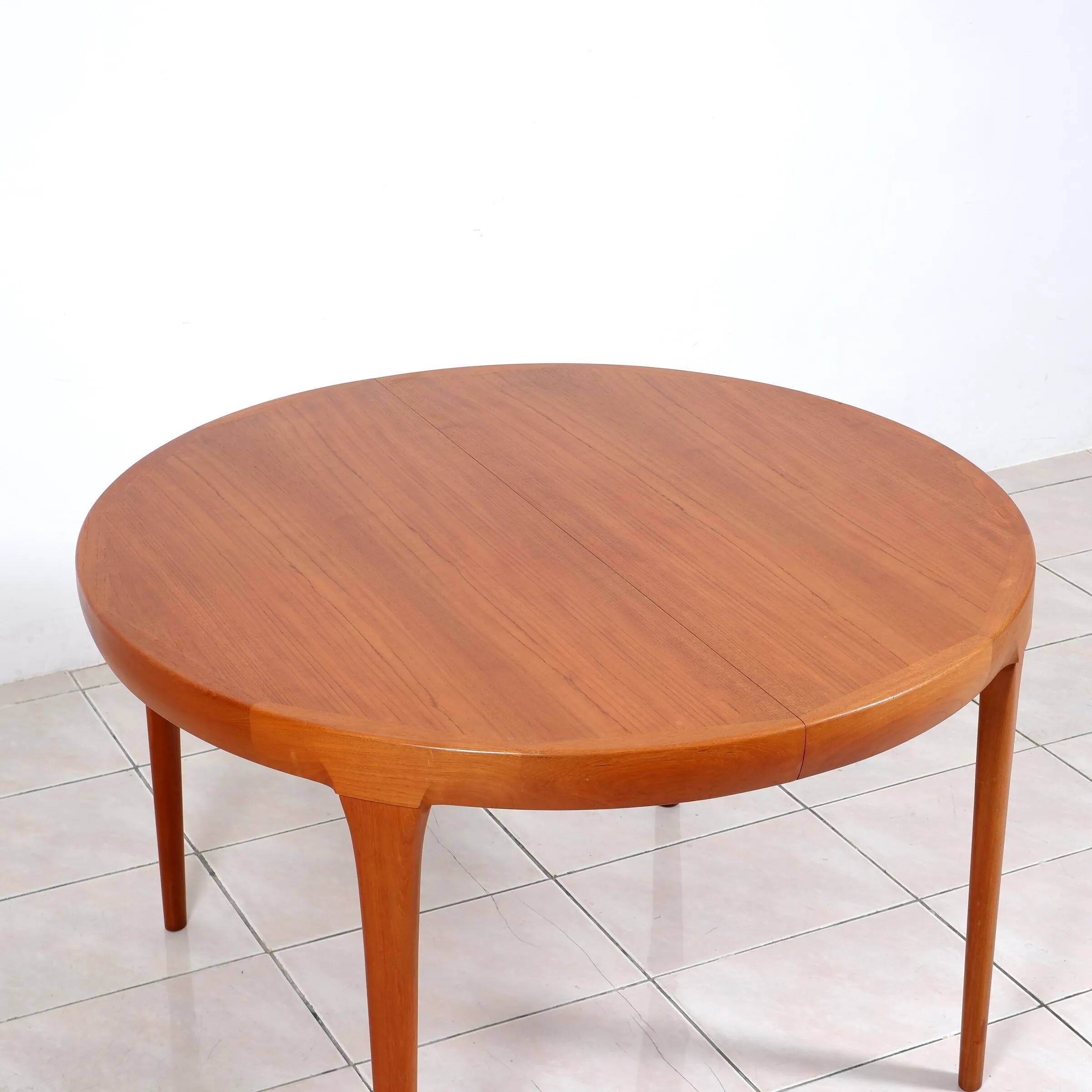 Round dining table in teak by Ib Kofod Larsen for Faarup Mobelfabrik
