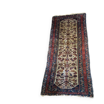 Oriental carpet from the early 20th century made of pure virgin wool, handmade.