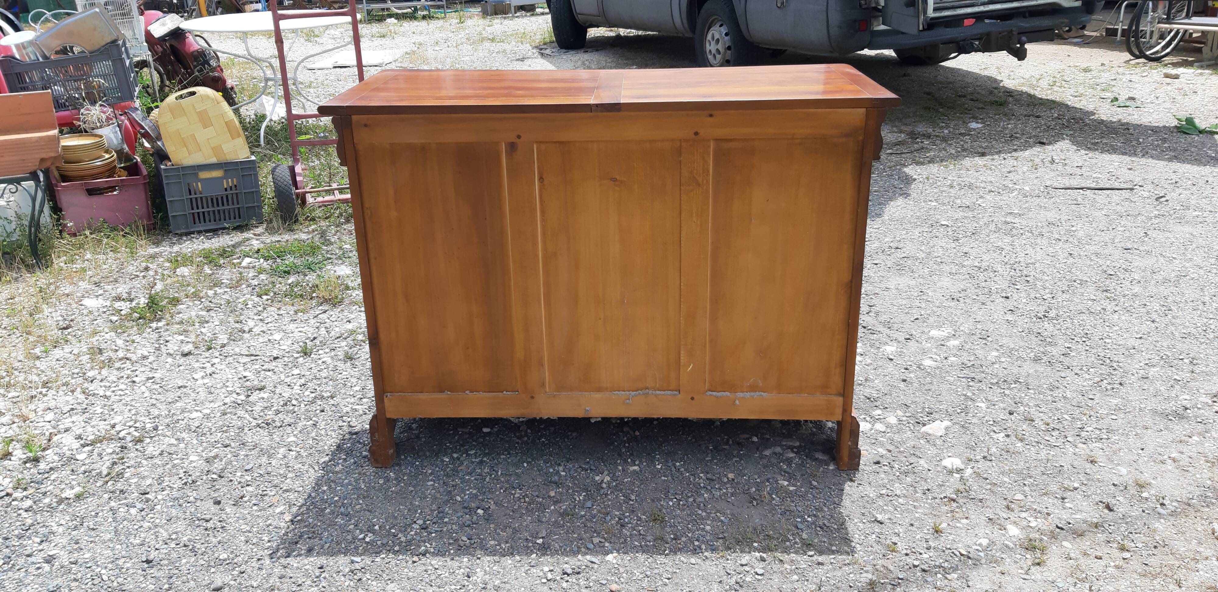 Cherry wood chest of drawers with 4 drawers