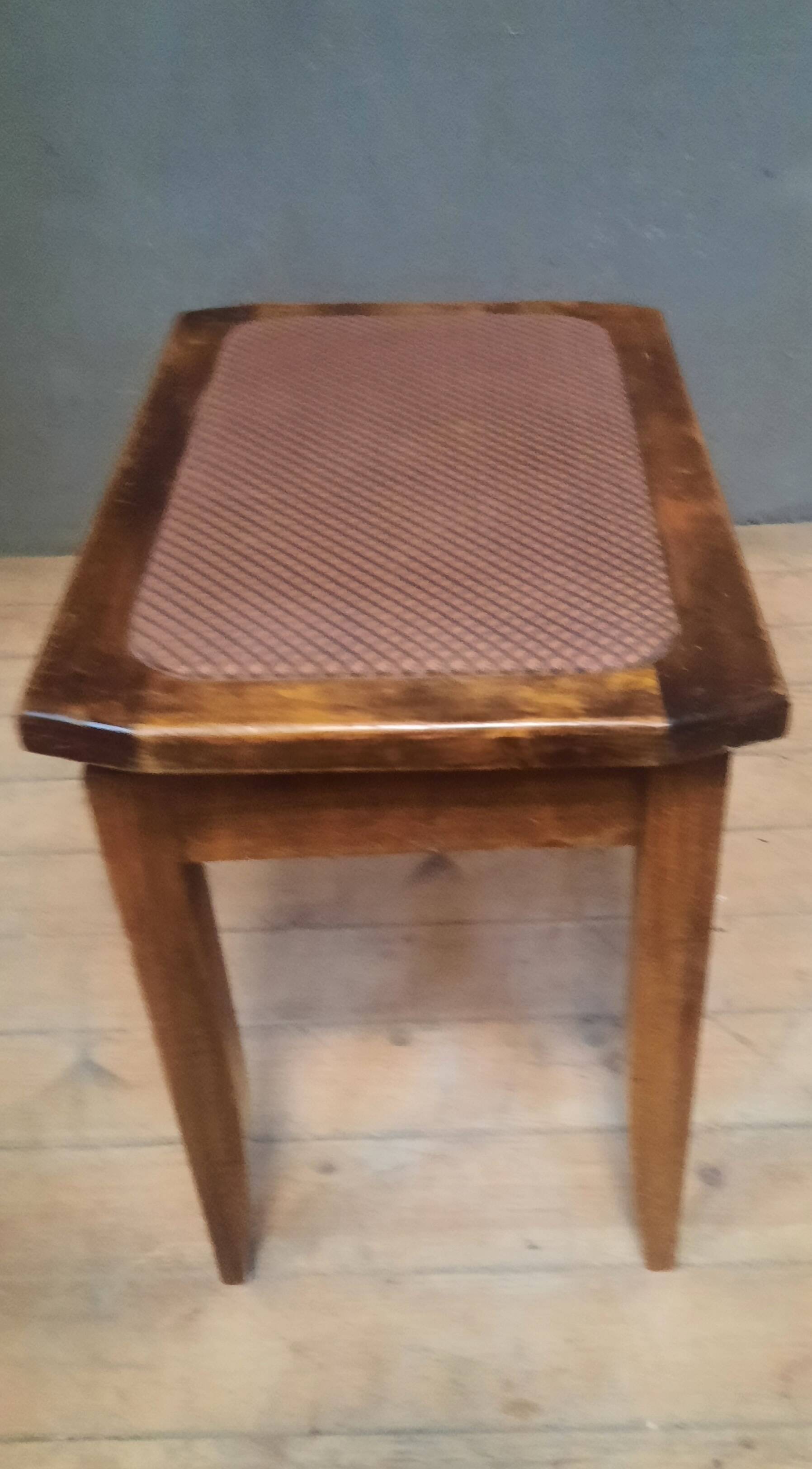 Adjustable height piano stool