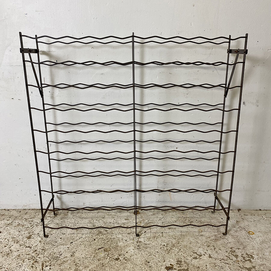 Metal bottle rack