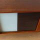 Buffet long moderniste des années 1970.