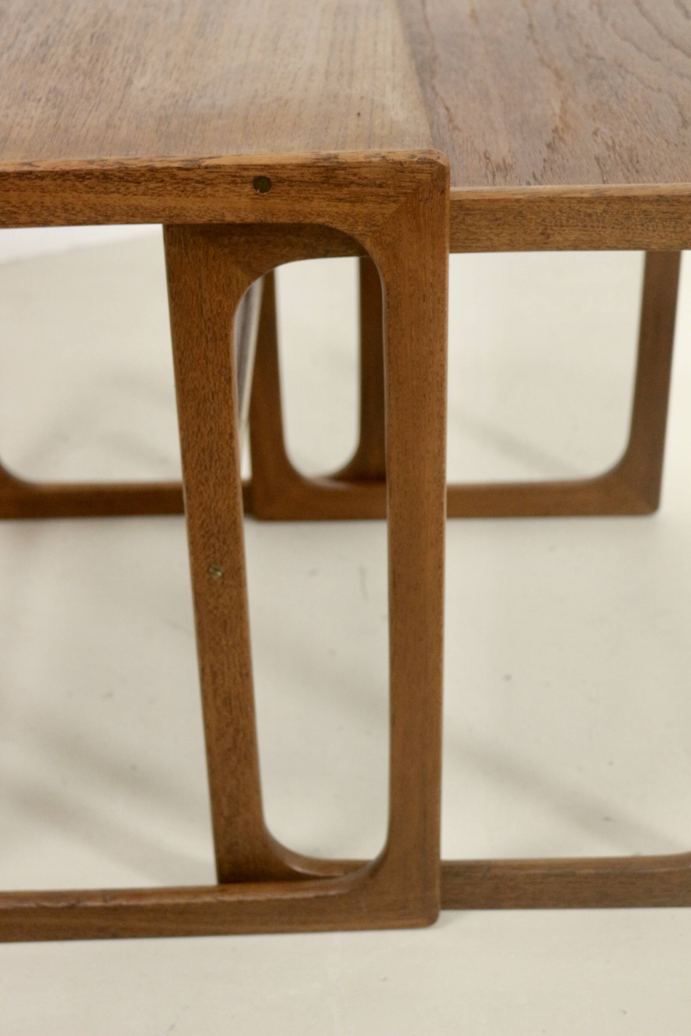 Scandinavian nesting tables rn teak year 60. Ref twiny.