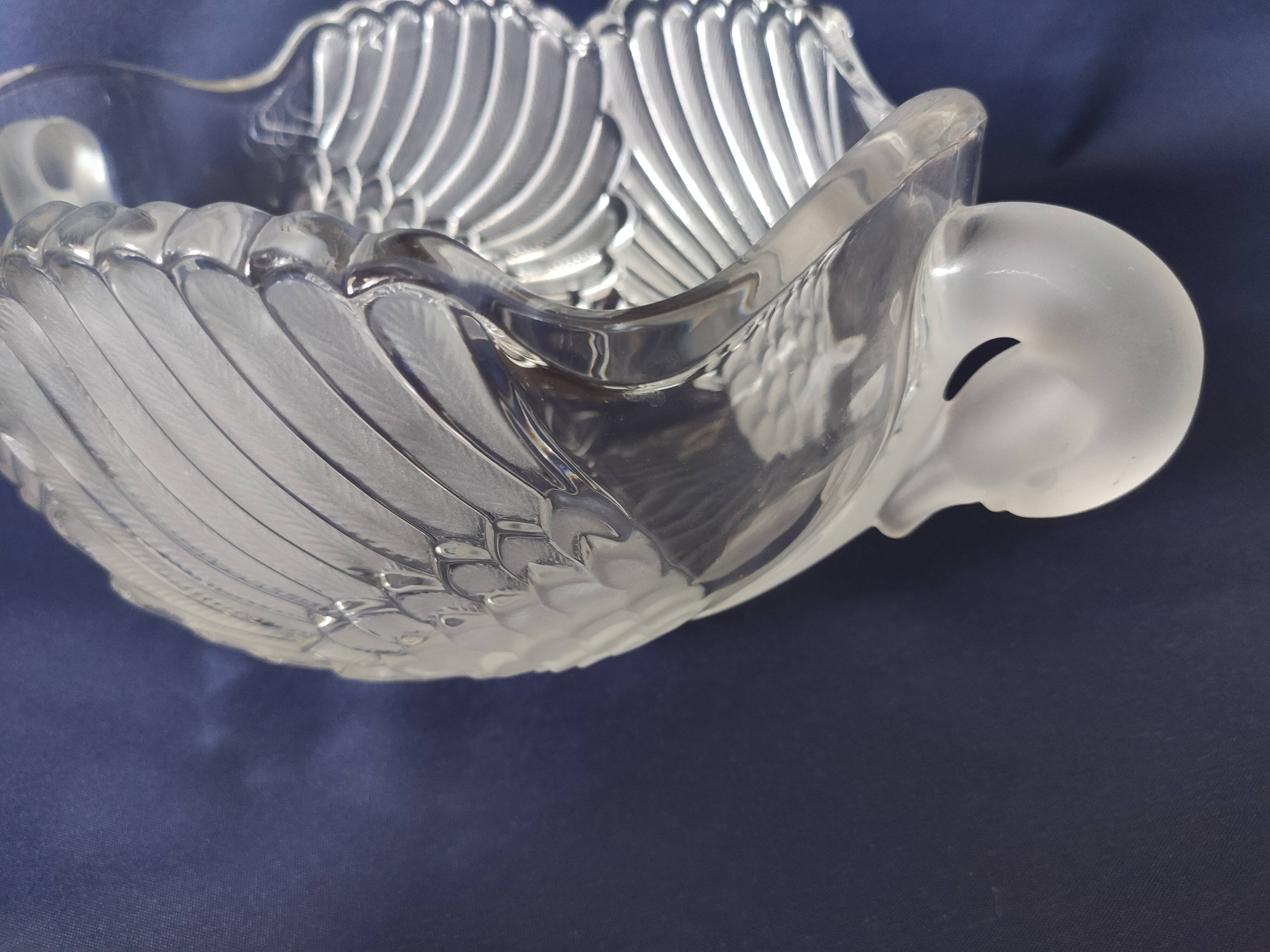 Central coupe in frosted crystal with double swan neck, Mikasa Walther