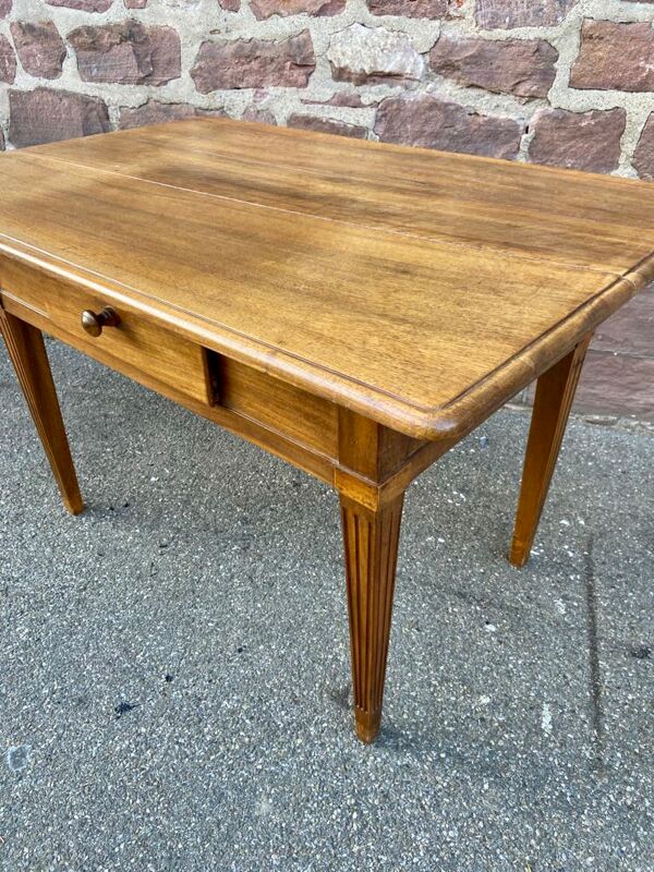 Table de ferme alsacienne Louis XVI noyer