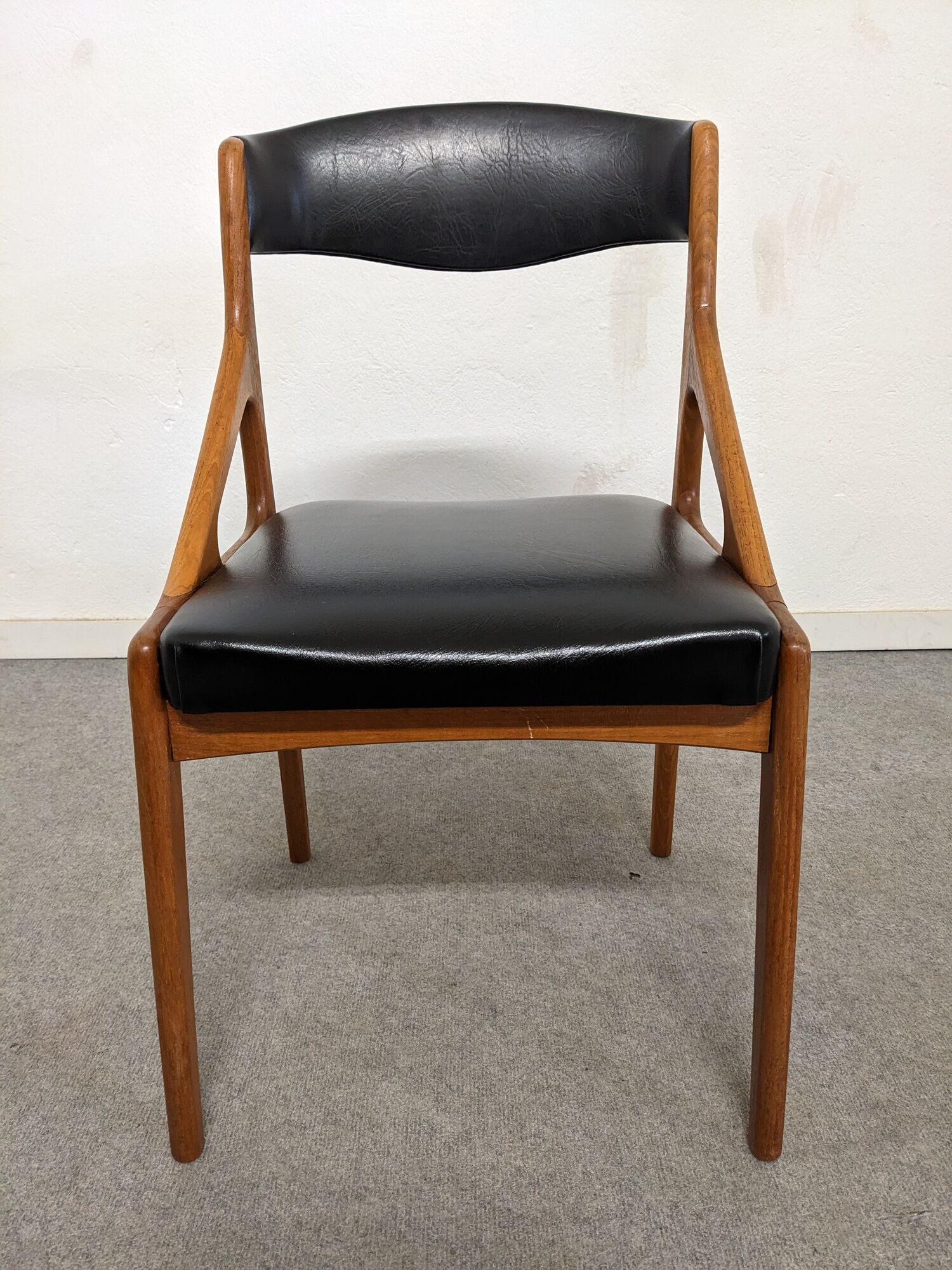 Series of 6 Scandinavian teak chairs from the 50s/60s