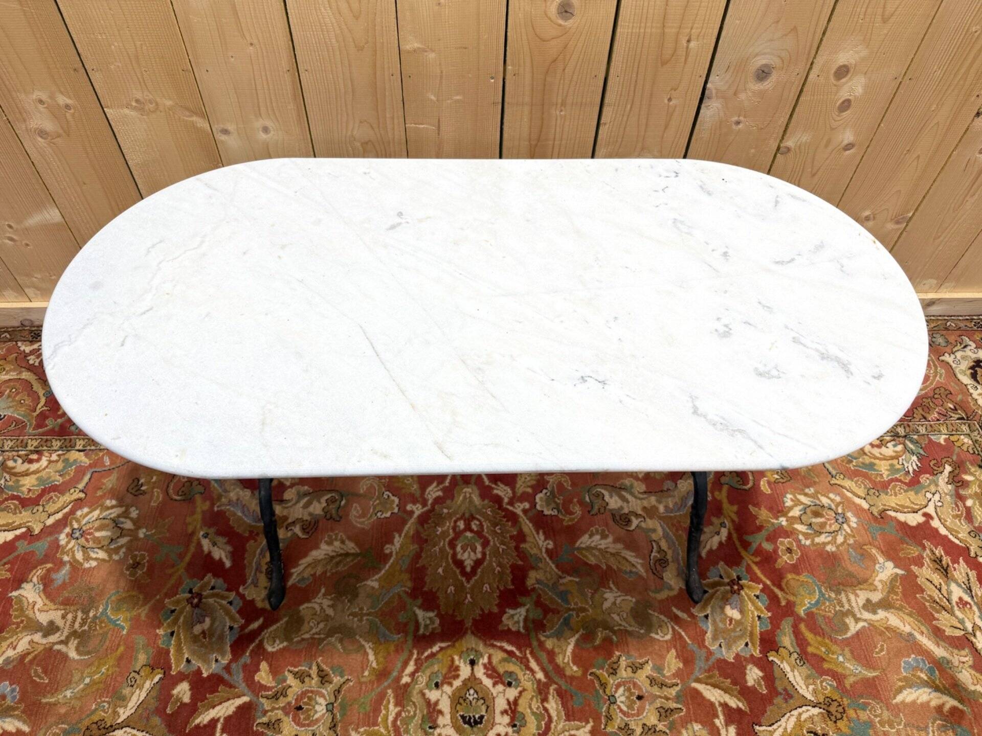 Table de bistrot en marbre oval et fonte