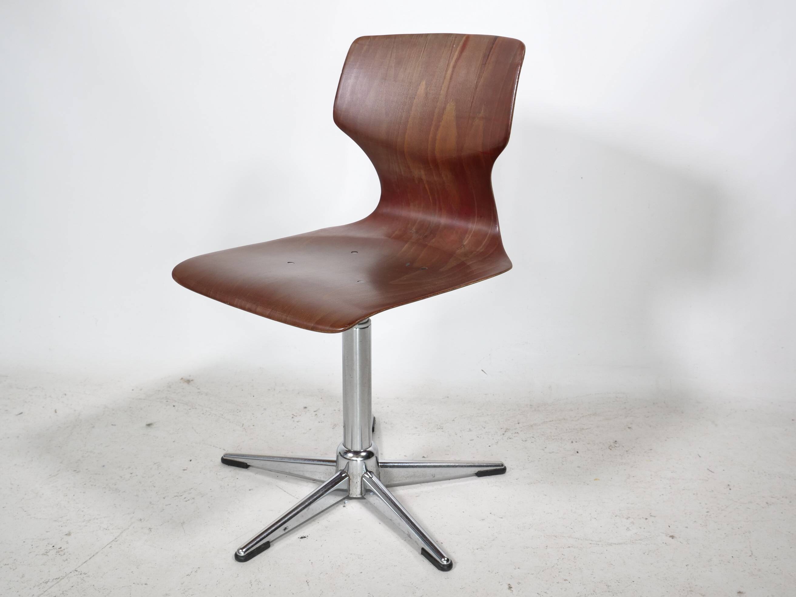8 chaises pivotantes Flototto, années 70
