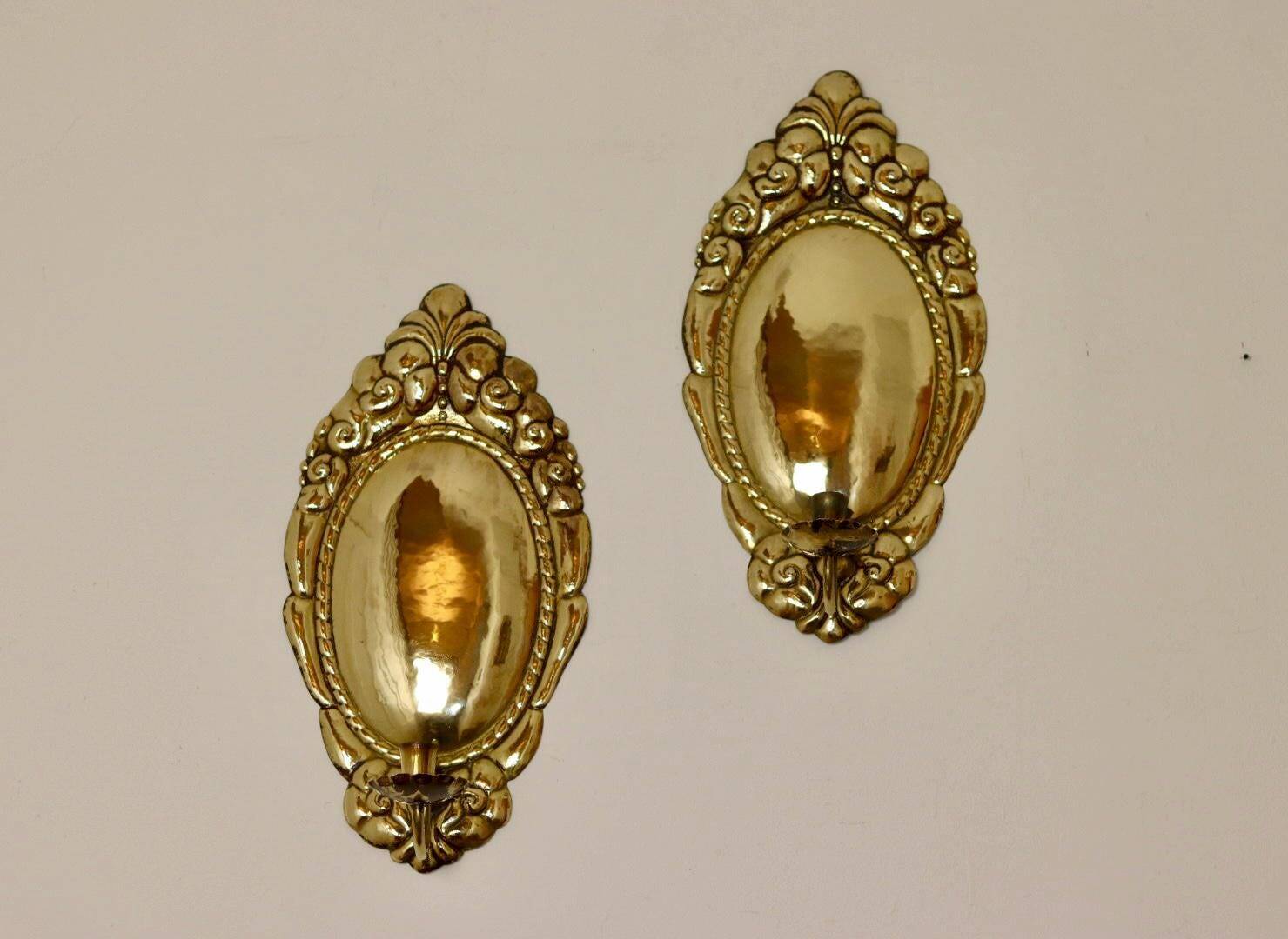 Paire d'appliques suédoises en laiton du milieu du siècle