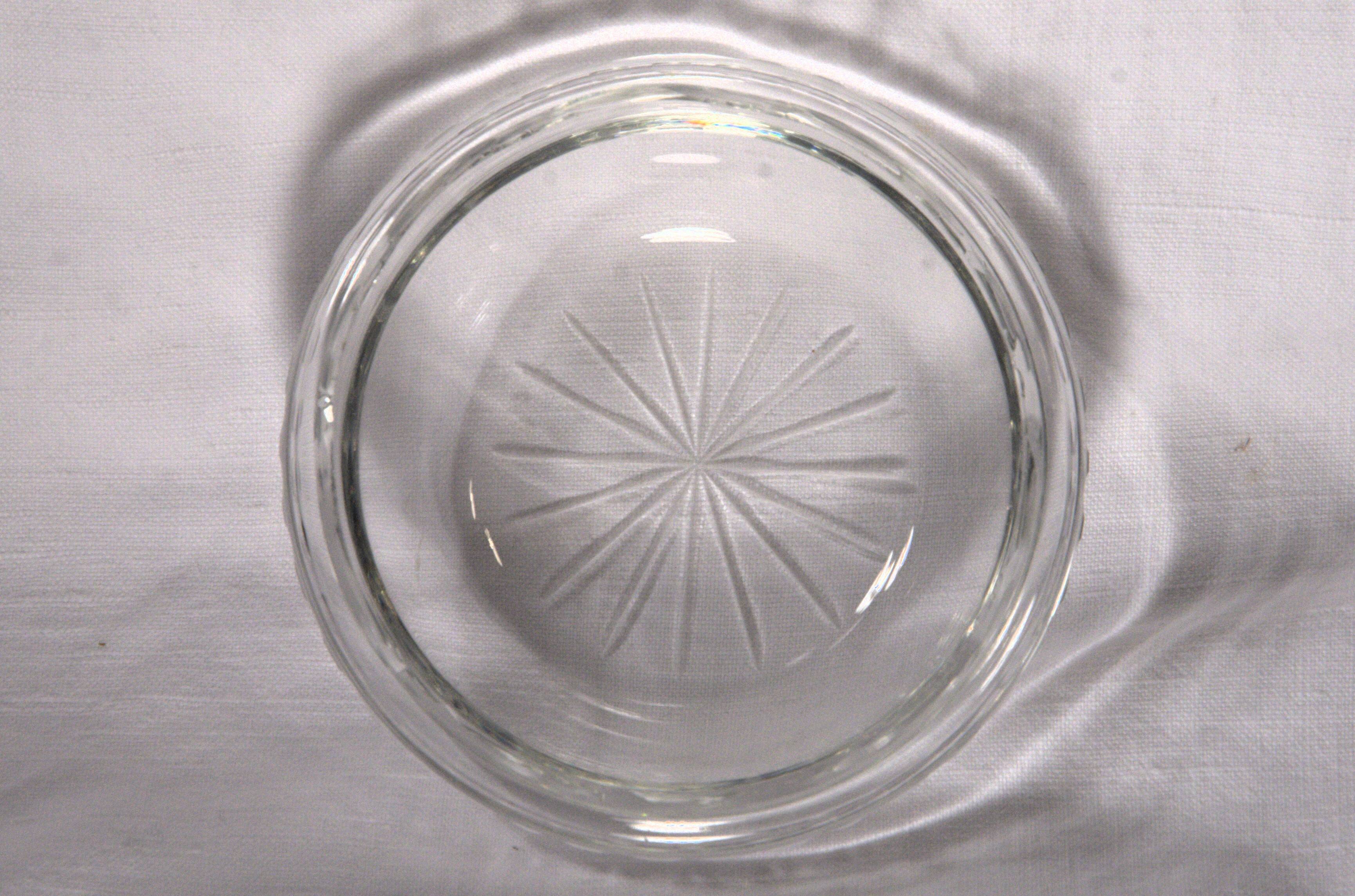 Small cut glass bowl with a handle in silver-plated metal, 13x14cm, early 20th century.