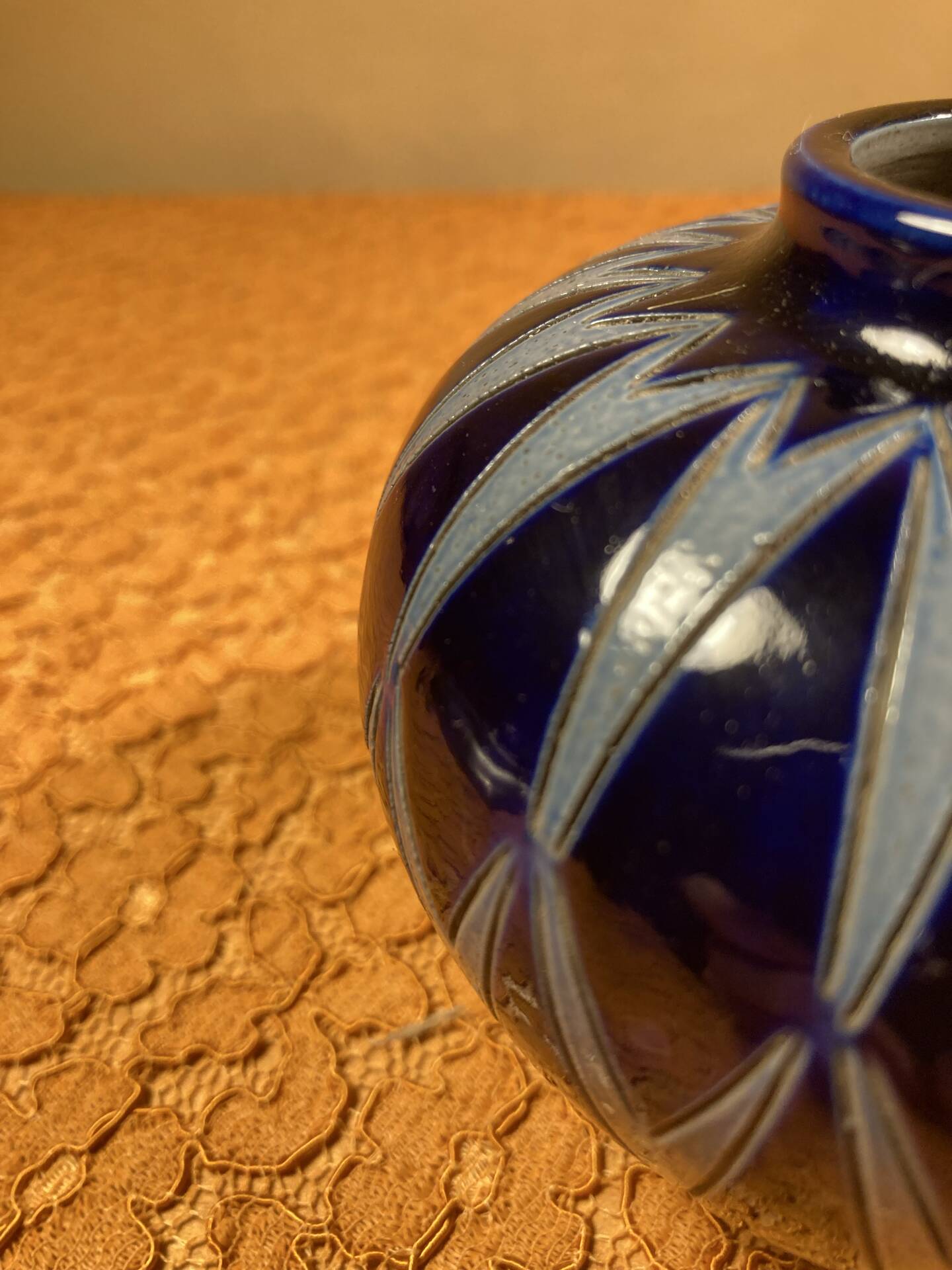 Miniature round vase Art Deco Hubert Krumeich