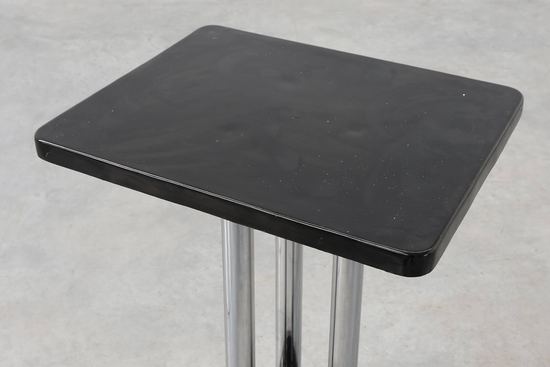 Art Deco pedestal table with black lacquered base, France 1920s