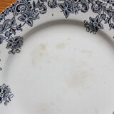3 flat ironware plates, "Jane" model, Saint Amand