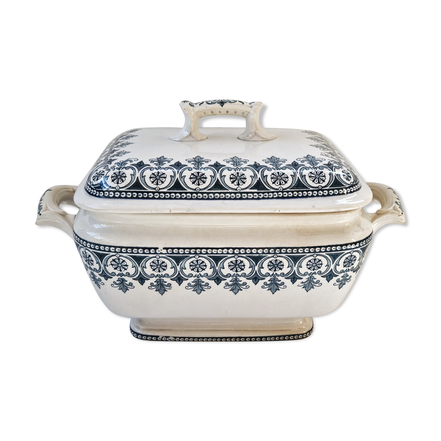 Rectangular iron earth soup kitchen Badonviller