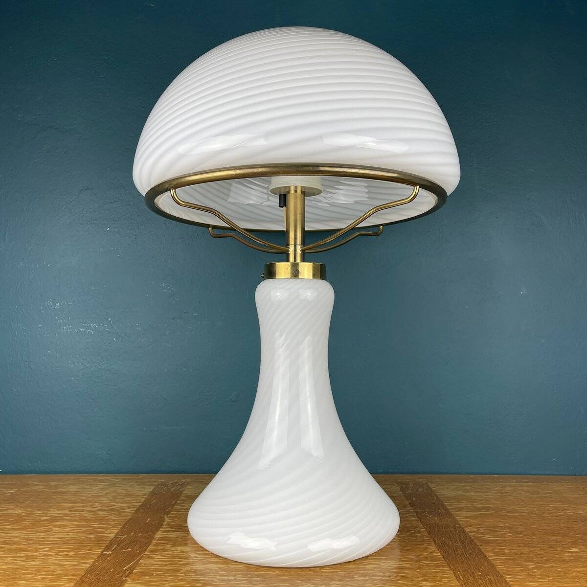 Large classic swirling Murano glass mushroom table lamp, Italy, 1970s