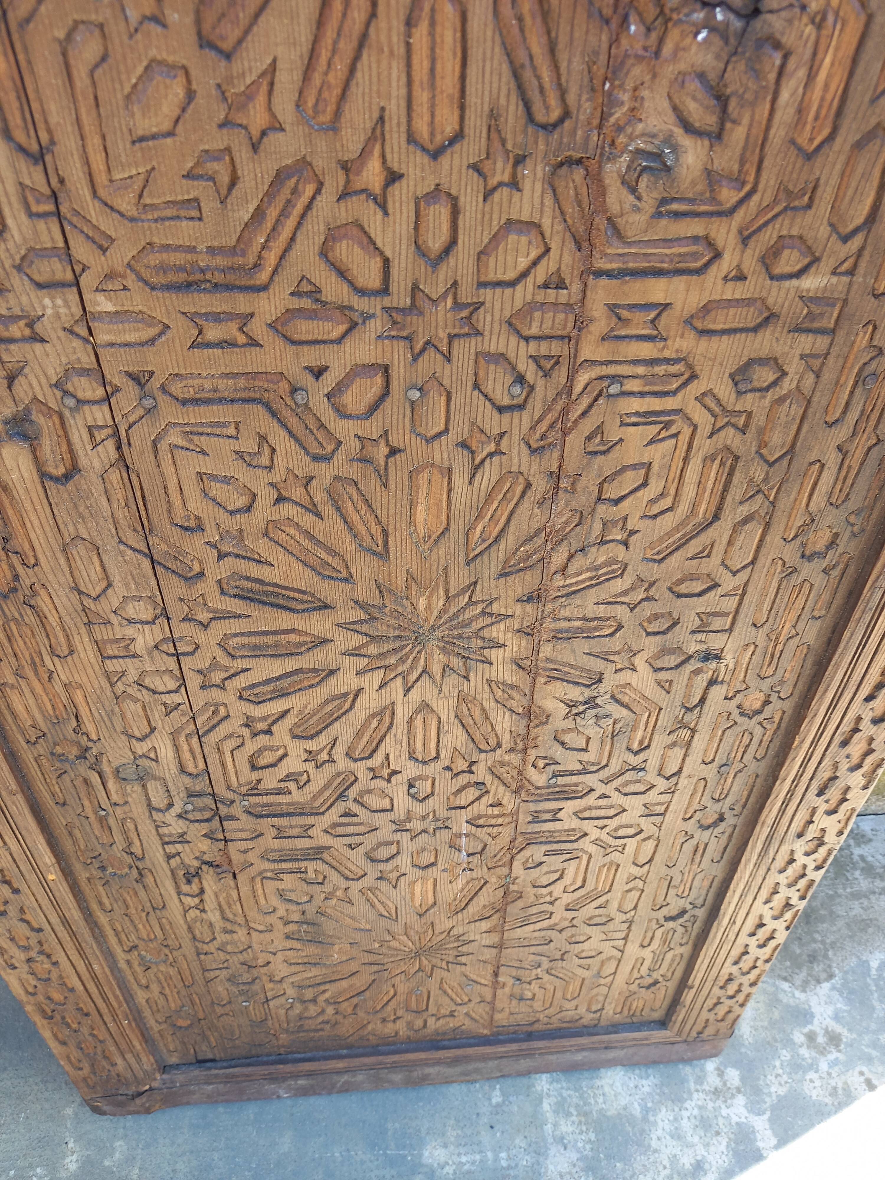 Panneau de bois sculpté ancien