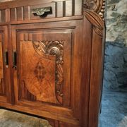Buffet art déco français en noyer avec plateau en marbre (années 1930)
