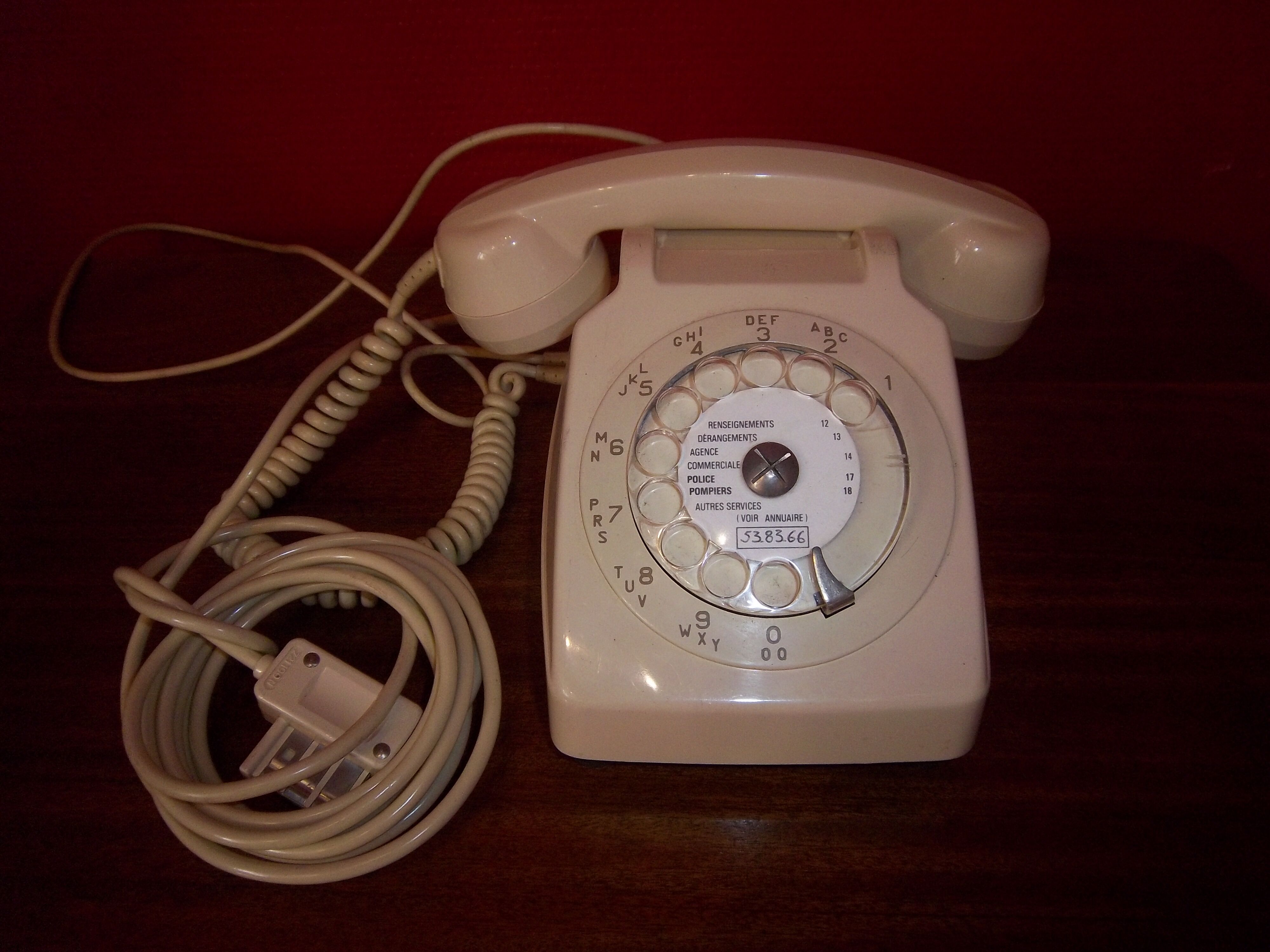 Beige phone from the 1970s