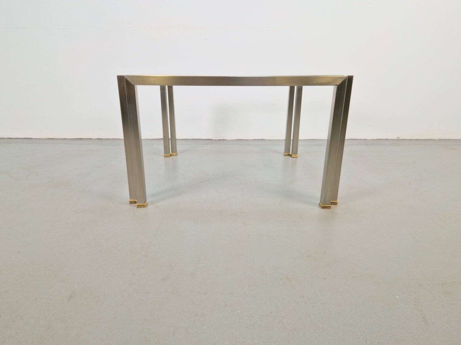 Table basse Regency T28 en laiton et verre de Peter Ghyczy, années 1970