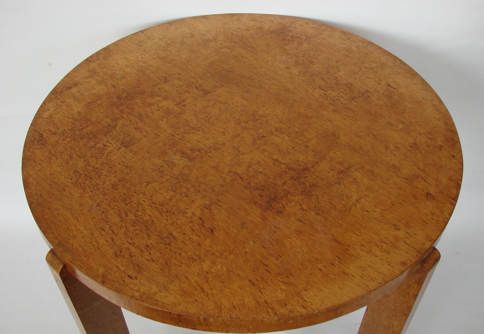 Art deco table, 30