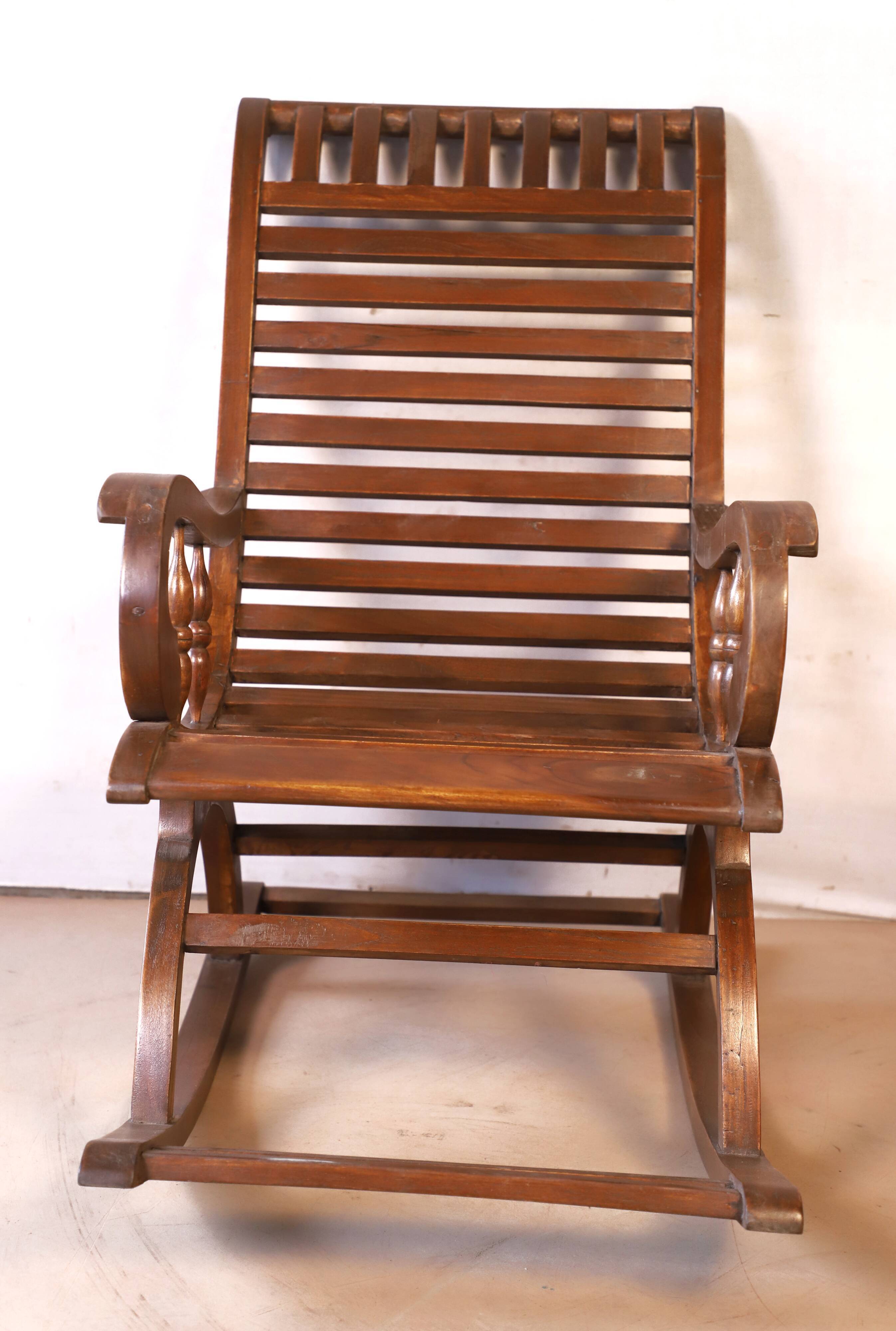 Rocking- chair in teak flesh