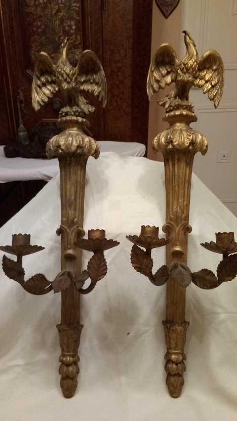 Pair of candle holders in wall, eagle pattern in gilded wood and brass