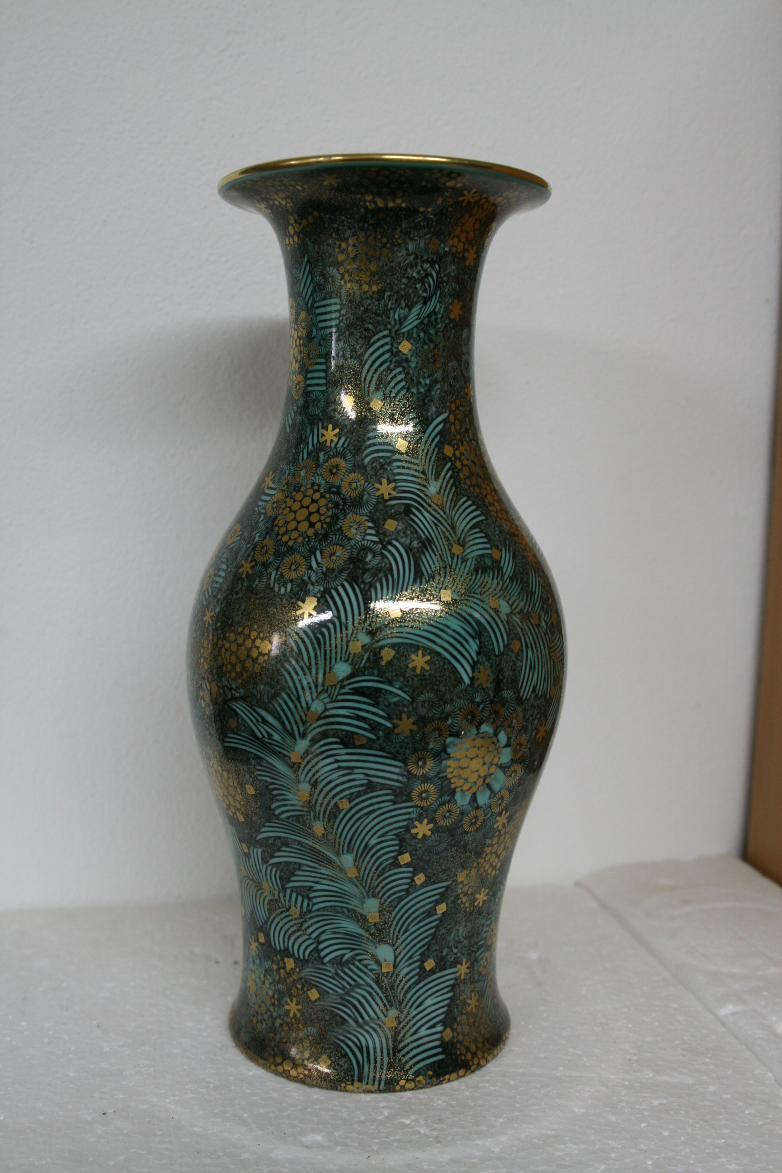 Large vase in green faience and gold Germany Handverfahren magic