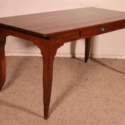 Louis XV table in oak, late 18th century.