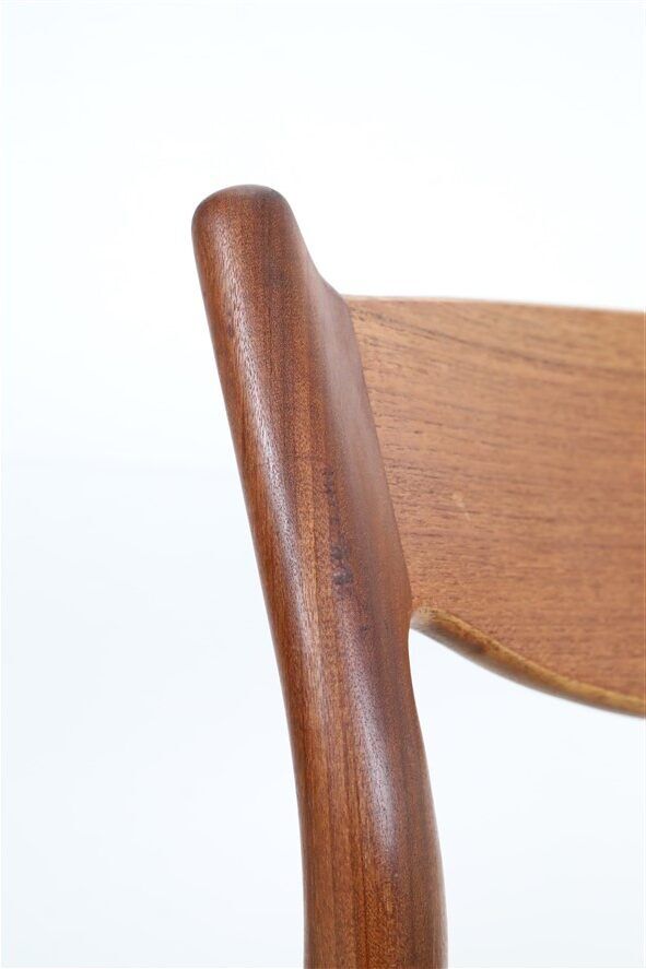 Chaise en teck Ærthøj Jensen & Mølholm entièrement restaurée avec un revêtement en feutre de laine / Design danois moderne du milieu du siècle / Années 1960