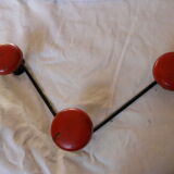 Porte manteau mural en métal noir et rouge vintage