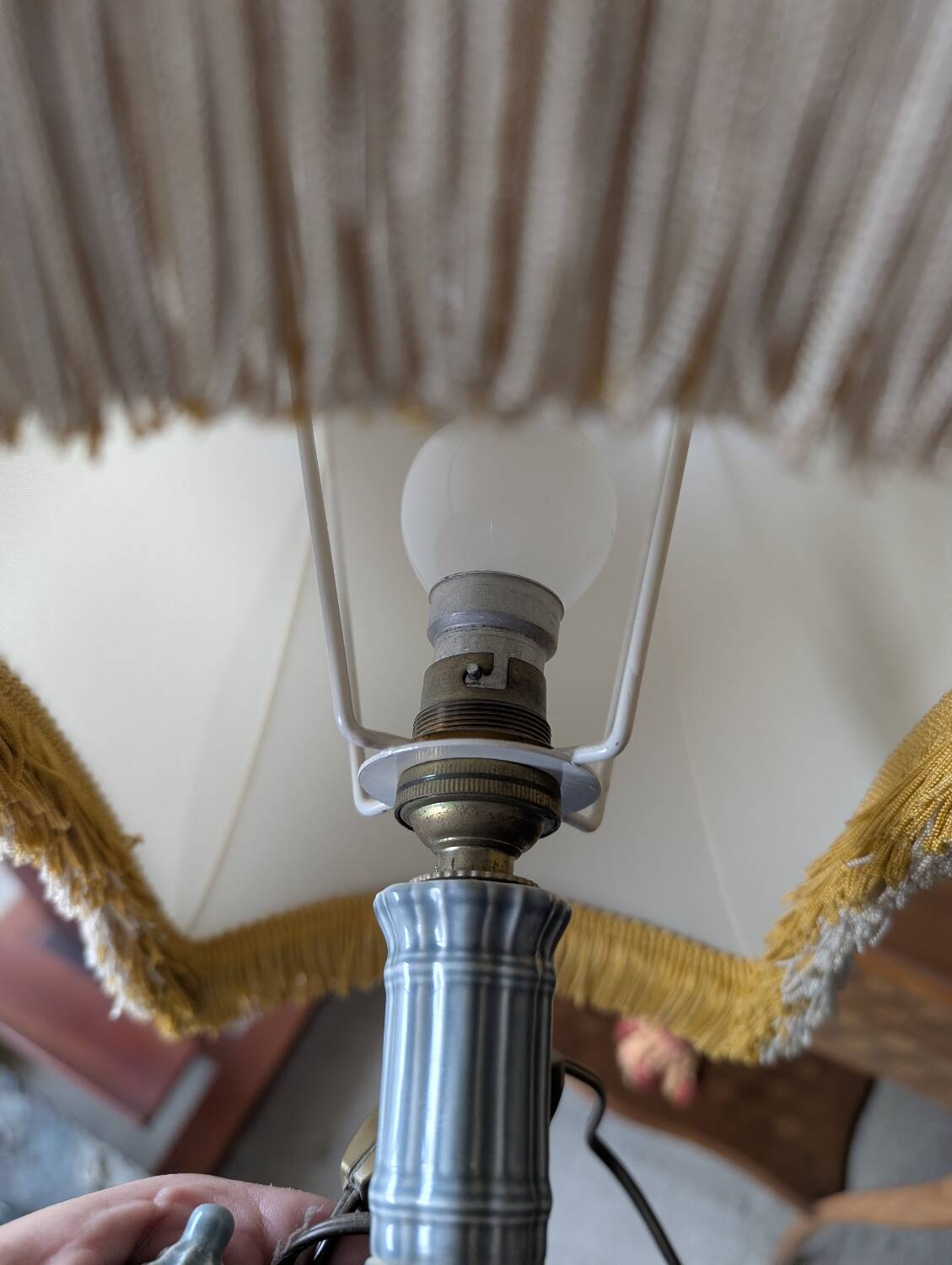 2 enamelled porcelain lamps