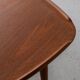 Table basse en teck Poul Jensen en forme de triangle