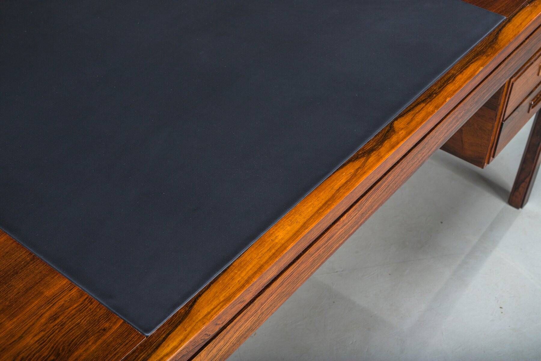 Danish executive desk in rosewood with black leather inlay from Søren Willadsen Møbelfabrik, 1960s