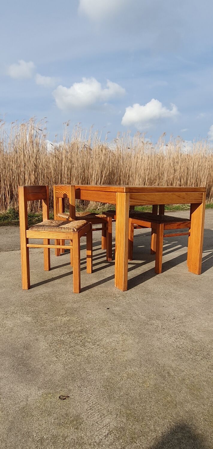 Set vintage pine dining table with 4 rush seat chairs Dutch design