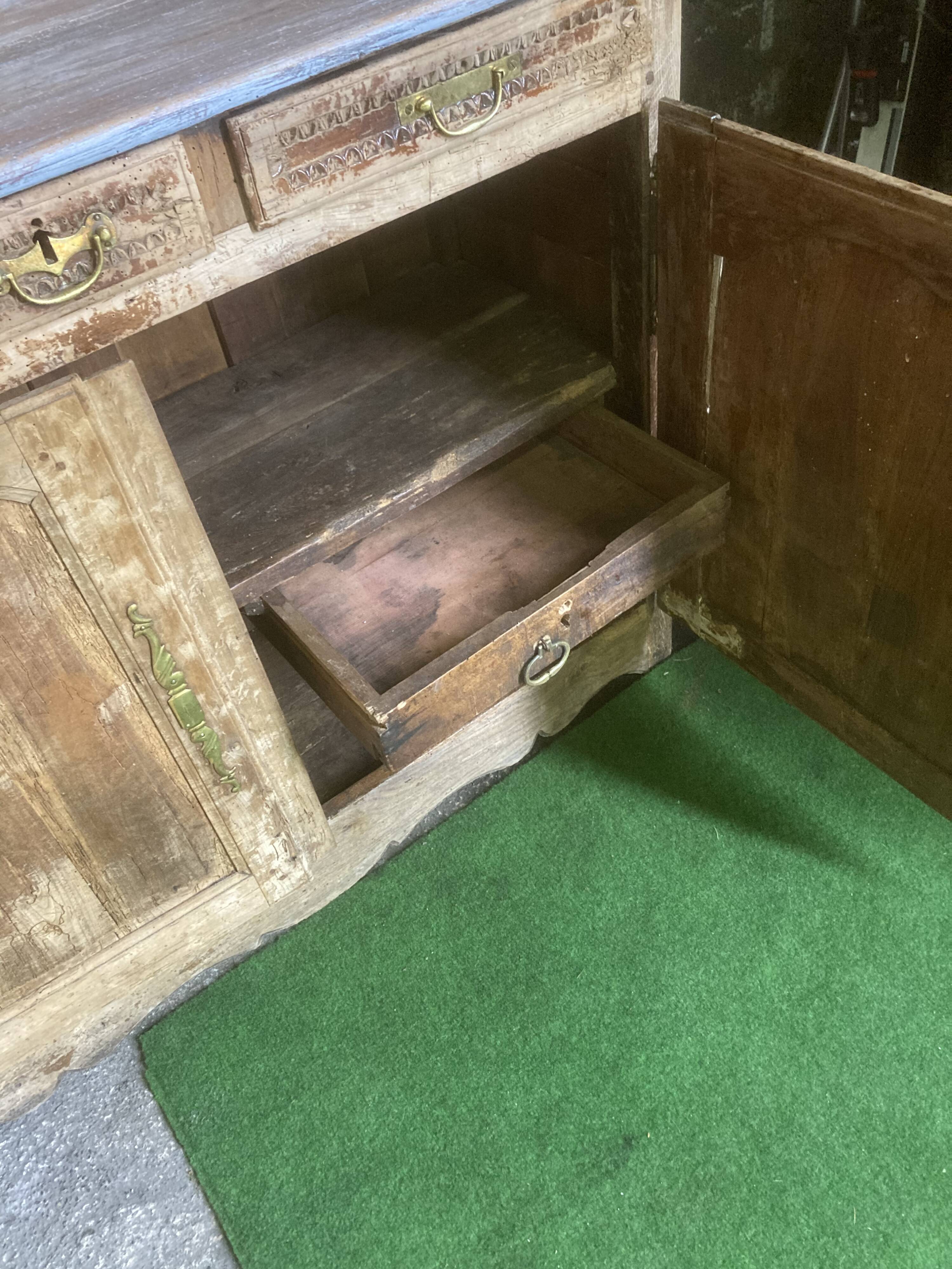 Buffet 18 th raw wood