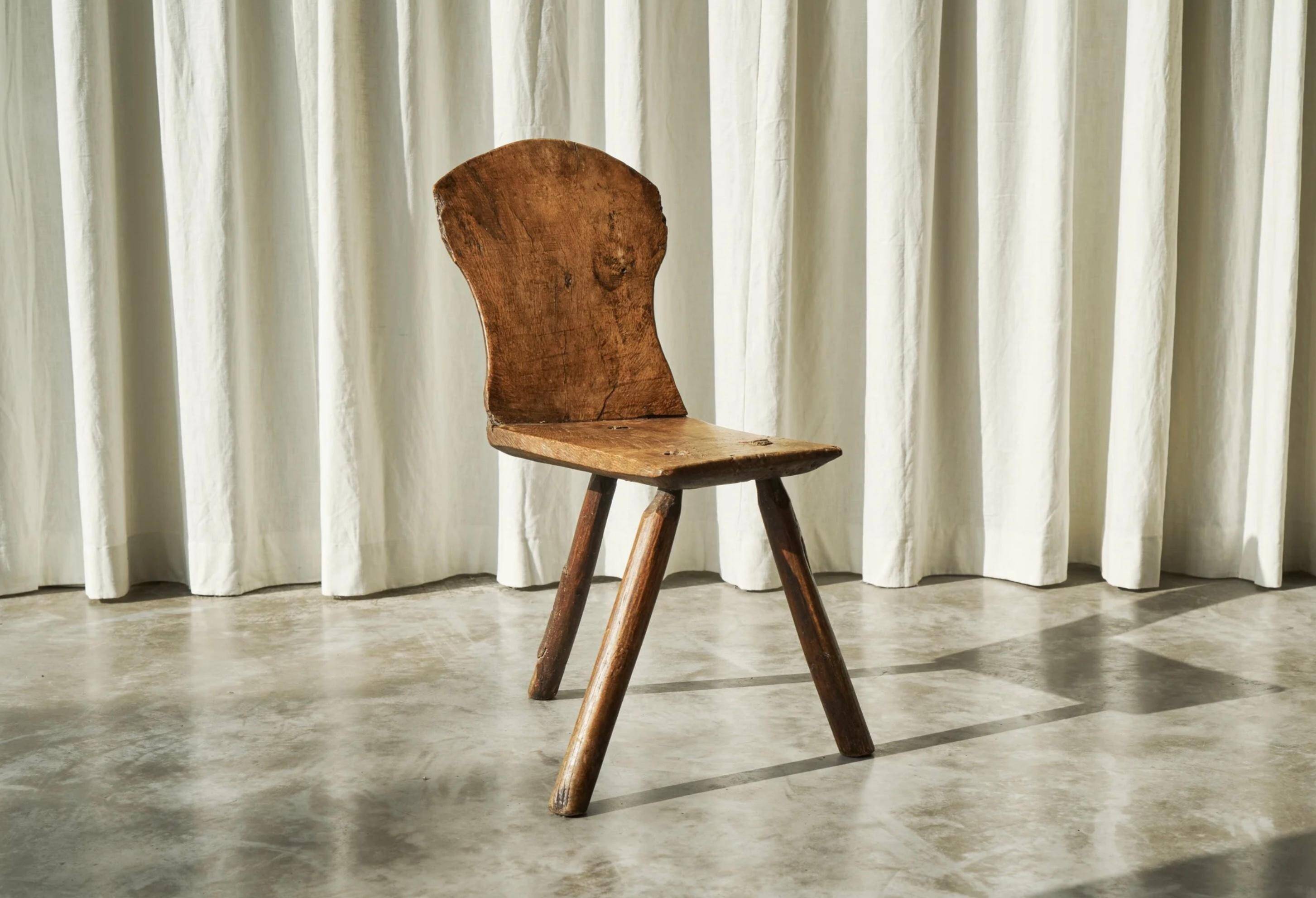 Tripod accent chair Wabi Sabi, hand-carved, 19th century.