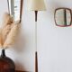 Lampadaire années 60 en teck et laiton – luminaire vintage
